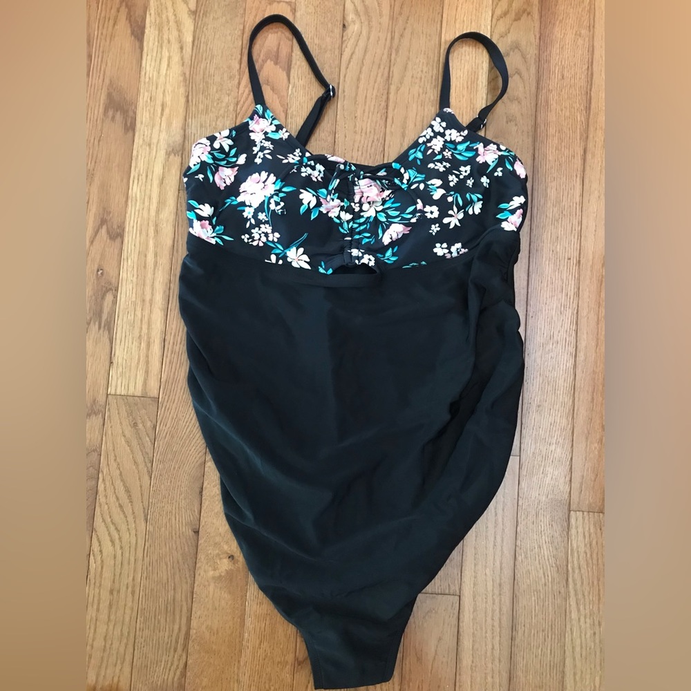 Isabel Maternity Size large one piece swimsuit